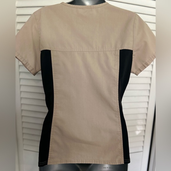 Mobb Medical Scrub and Nursing Uniform top - XS tan and black front pocket pouch - Picture 3 of 3